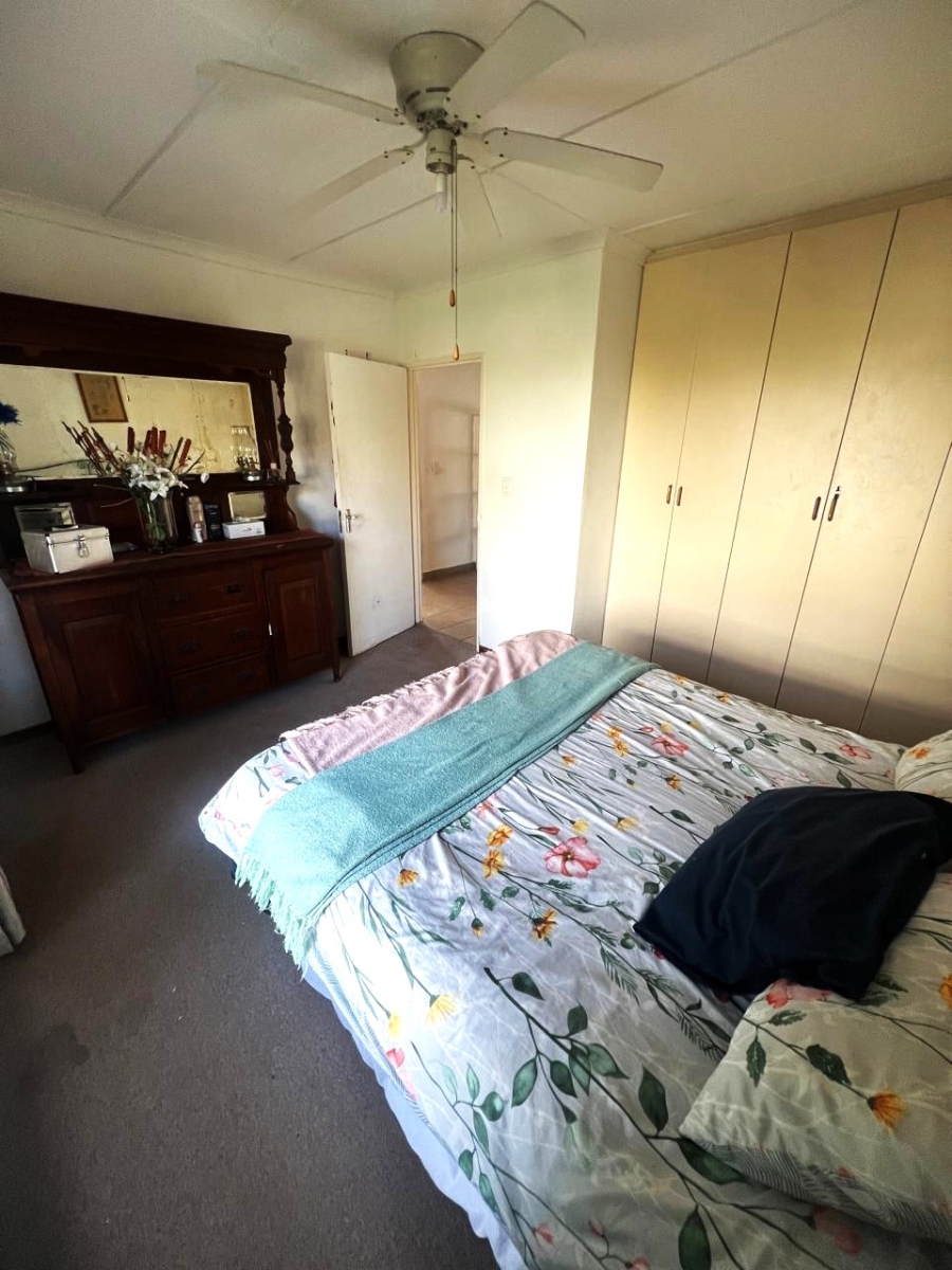 4 Bedroom Property for Sale in Britannia Bay Western Cape